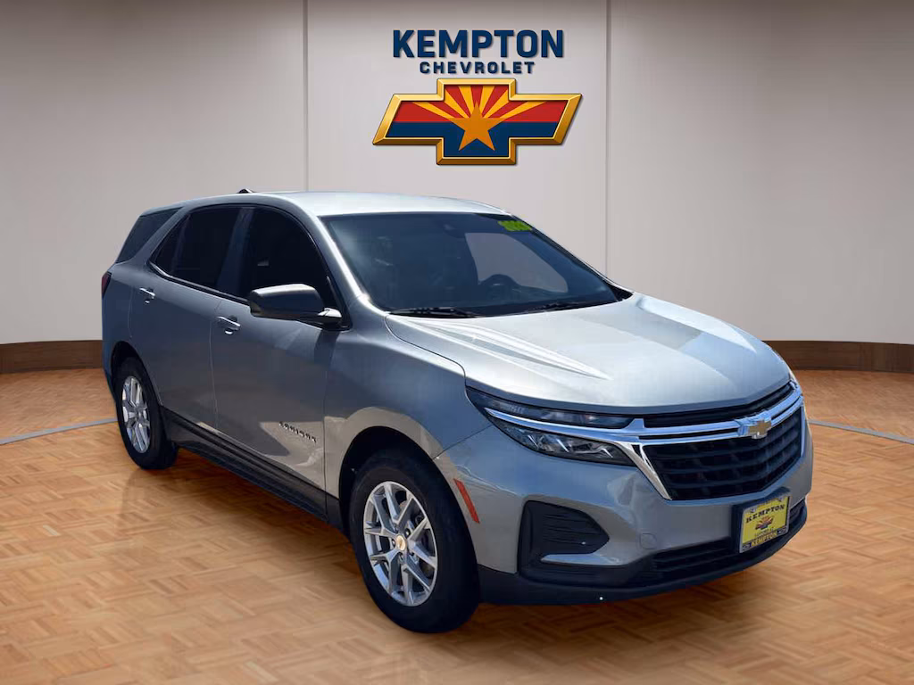 2023 Chevrolet Equinox LS image 1