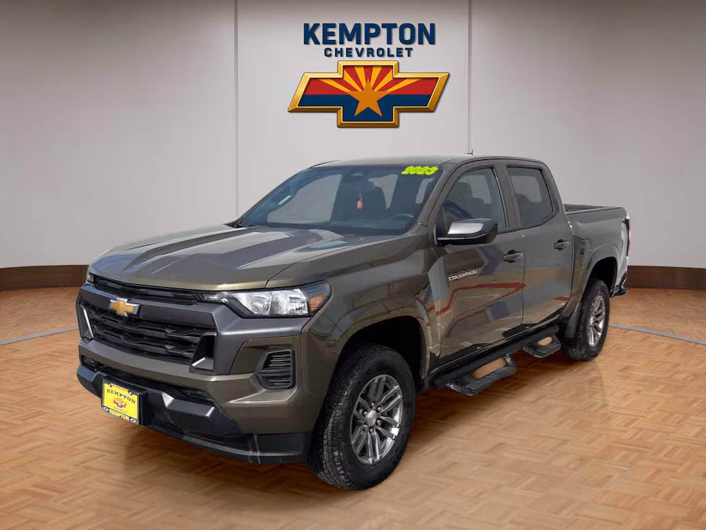 2023 Chevrolet Colorado LT image 1